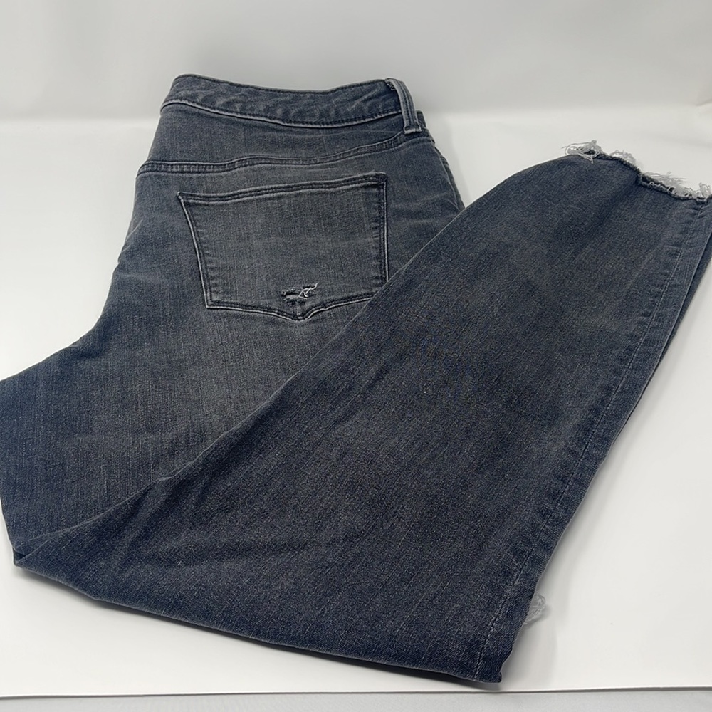 Universal Thread High Rise Distressed Crop Jeans - Picture 4 of 9